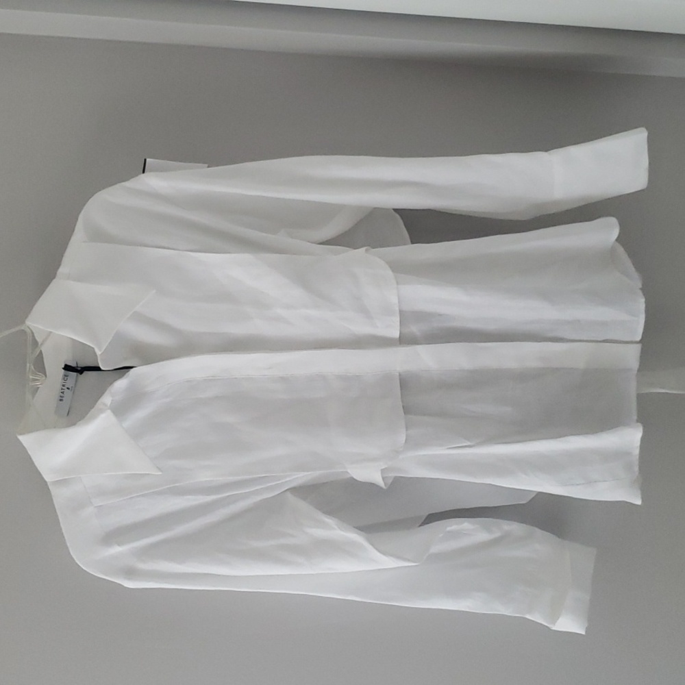NWT Beatrice B Italia Linen Tuxedo Front Cropped back Long Sleeve Blouse sz 4